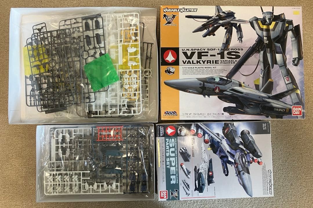 1/72 VF-1S バルキリー ロイ・フォッカー機＋スーパーパーツ バンダイ