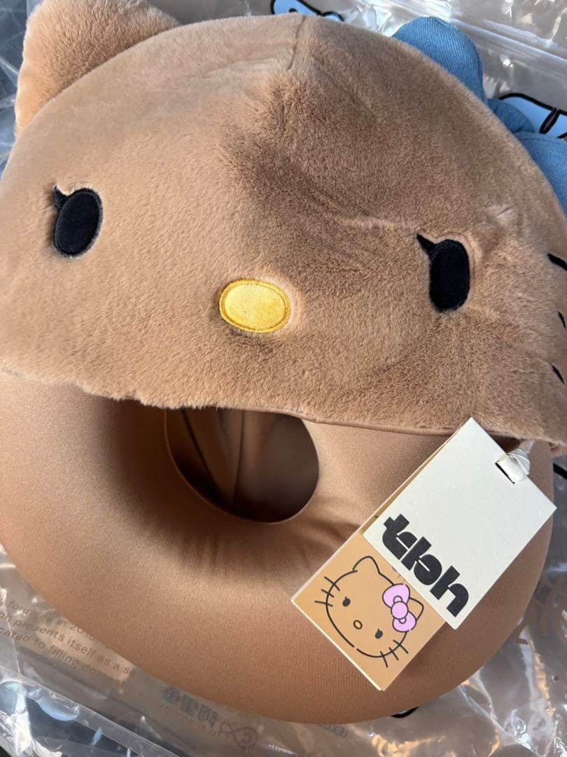 Hello Kitty x TBH ネックピロー