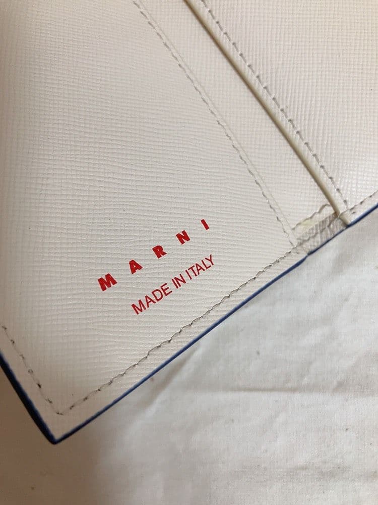 ほぼ未使用☆MARNIマルニ ロゴ　サフィアーノレザー 三つ折り財布 アイボリー