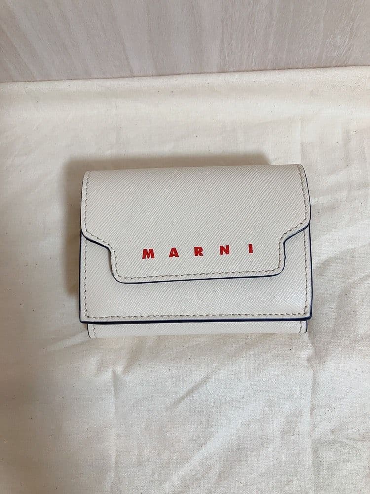 ほぼ未使用☆MARNIマルニ ロゴ　サフィアーノレザー 三つ折り財布 アイボリー
