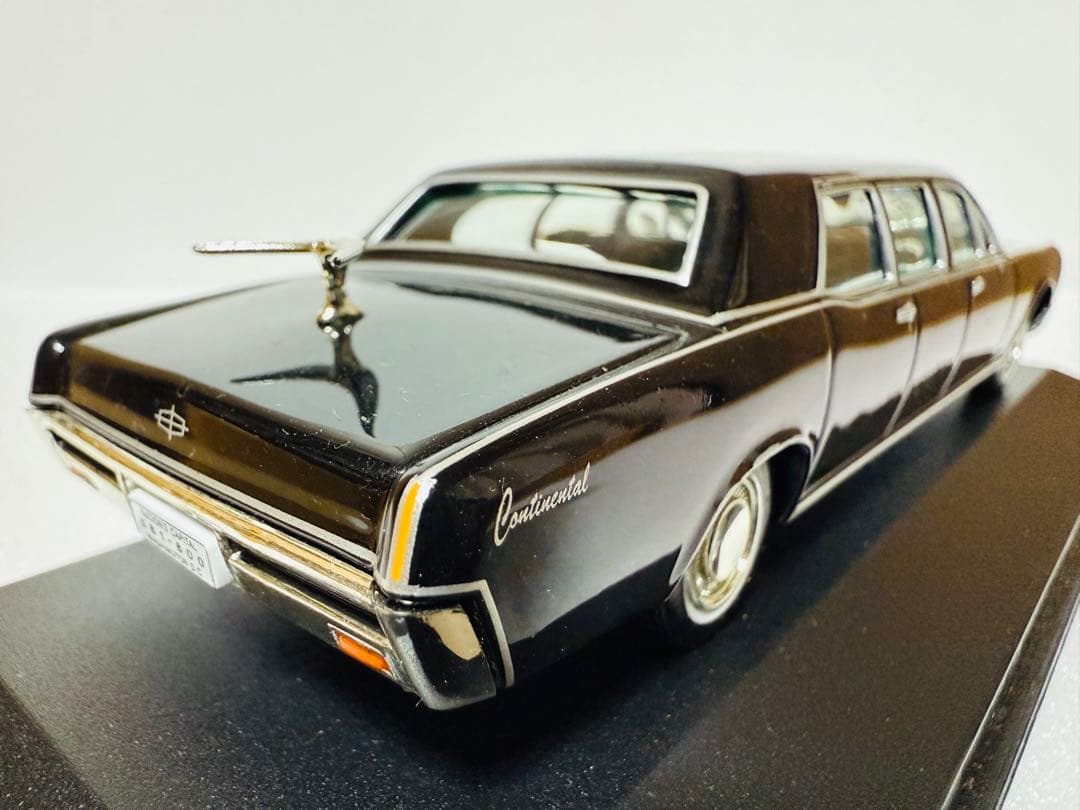ixoイクソ/Lincolnリンカーン コンチネンタル Limoリモ 1/43