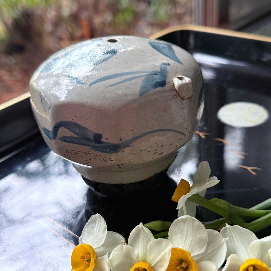 108様感謝‼️大陸の息吹‼️書人の心　染付草花文時代染付水注　水滴一点