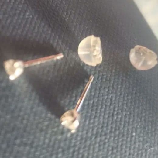 か*お様 0.01カラットダイアモンドスタッドピアス