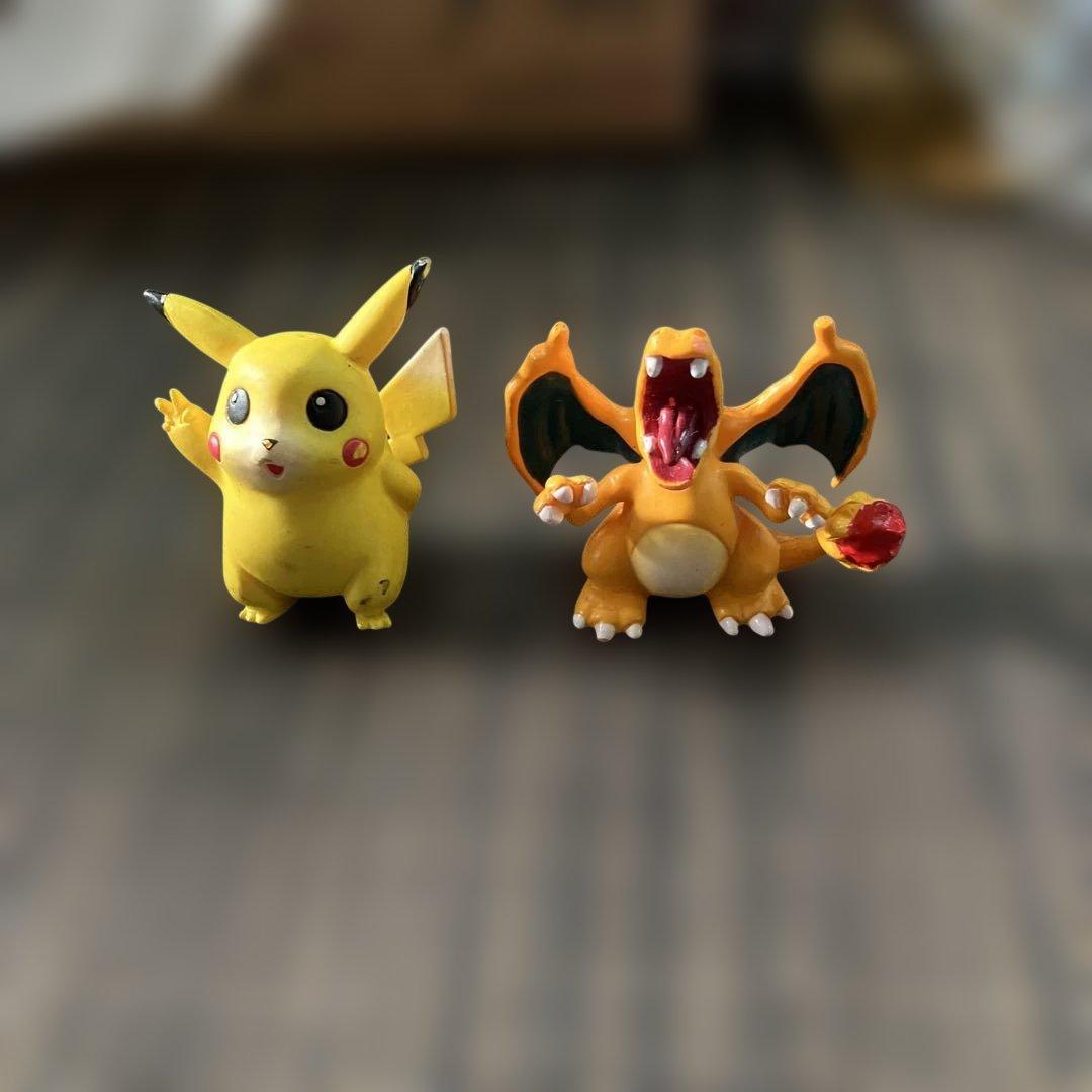 【新春最終1月19日倉庫一掃セール22時ピカチュウとリザードンのフィギュアセット