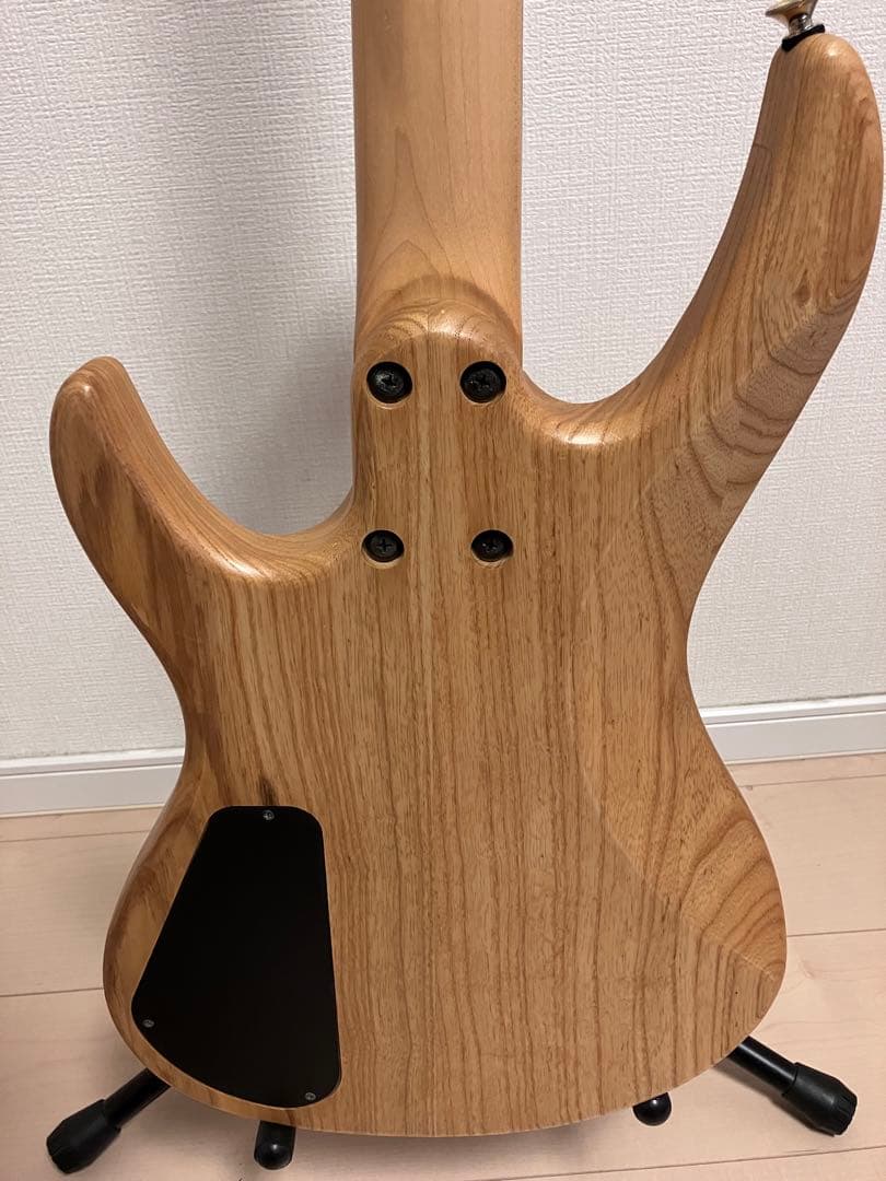 Grover Jackson■エレキベース■ナチュラル　ウッド