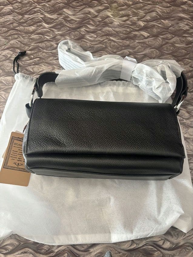 【新品】BEARDSLEY レザーボディバッグ