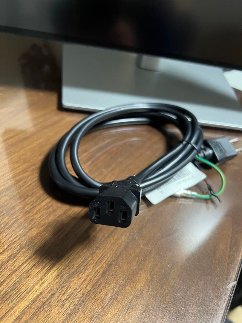 DELL モニター　U3223QE 31.5インチ4K たのメル便(送料込)