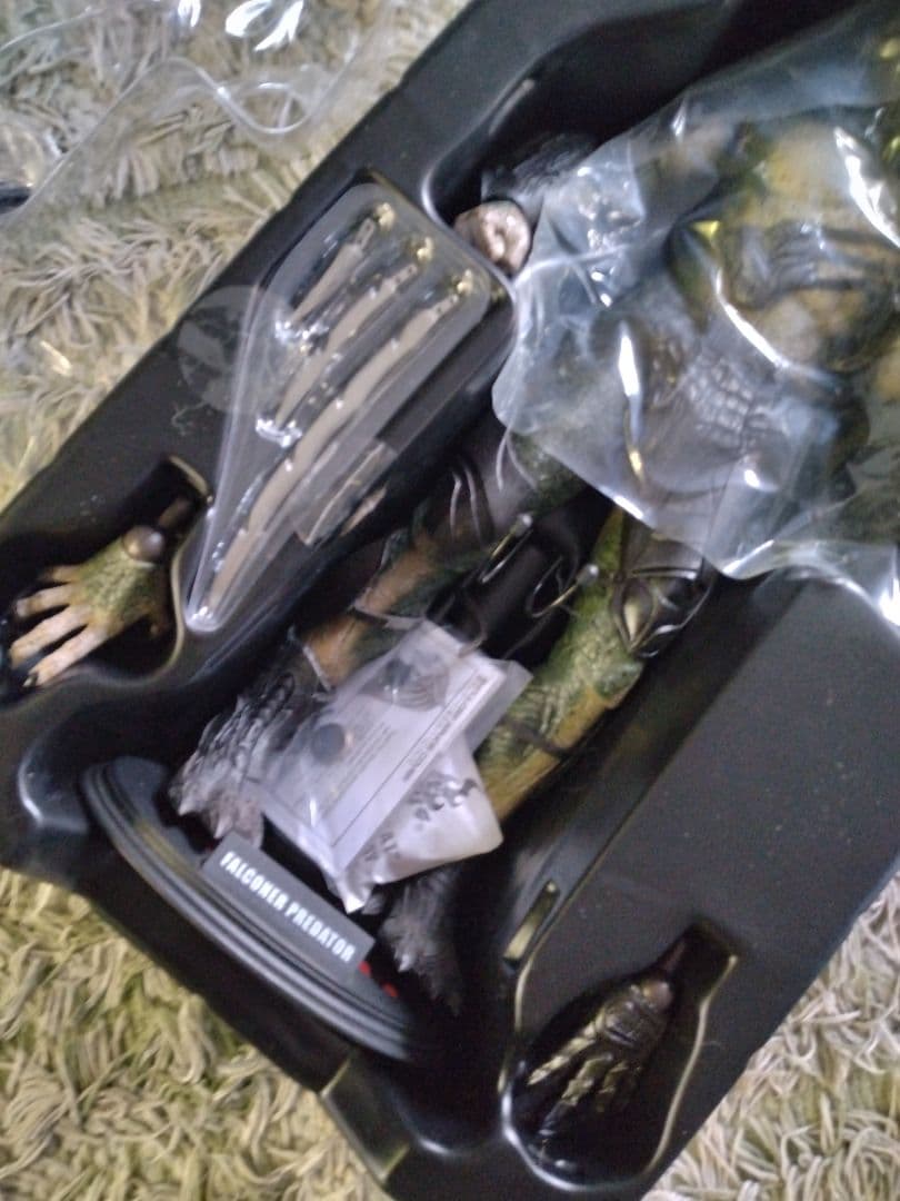 HOT TOYS ムービー マスターピースMMS137 ファルコナー プレデター