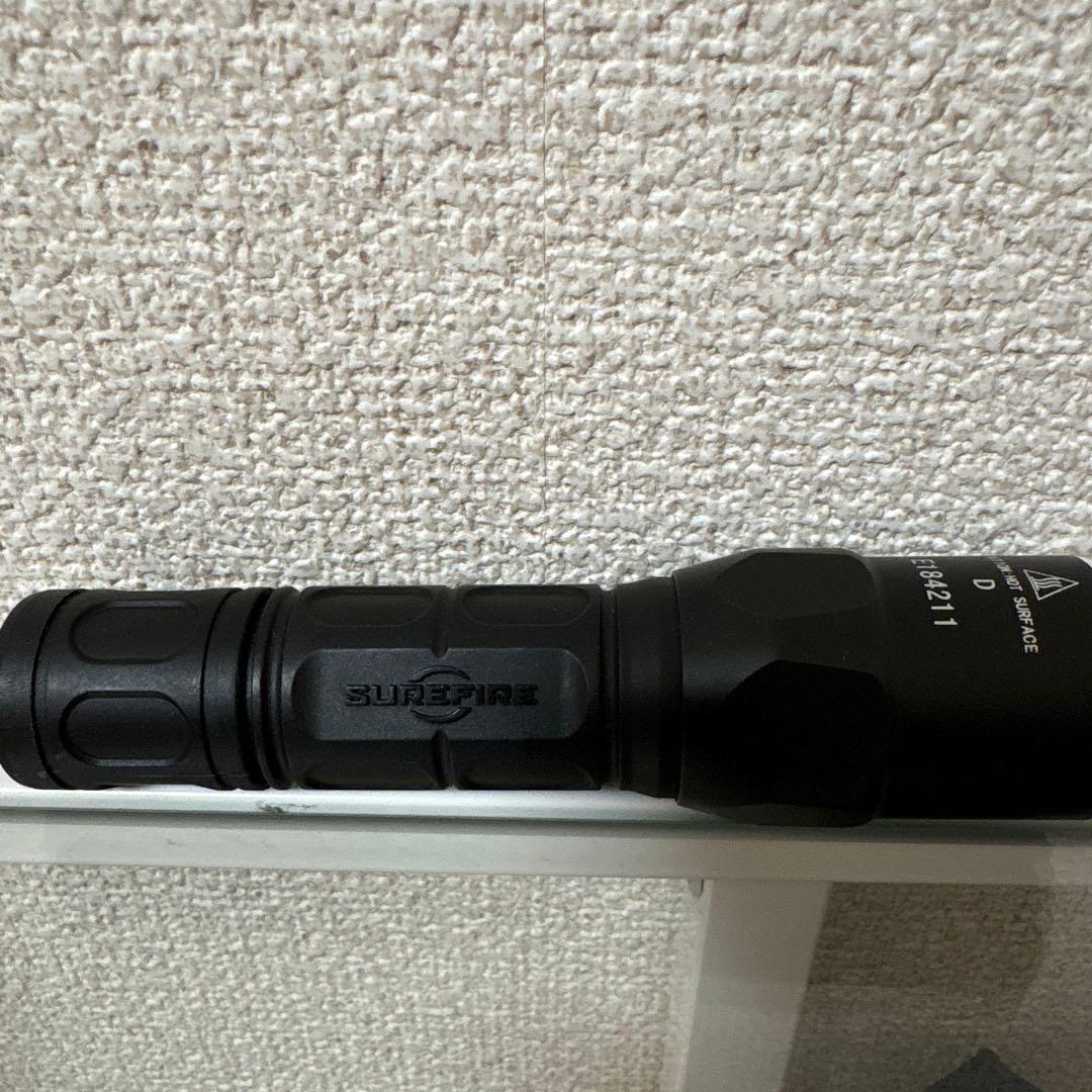 SUREFIRE E184211 黒い懐中電灯