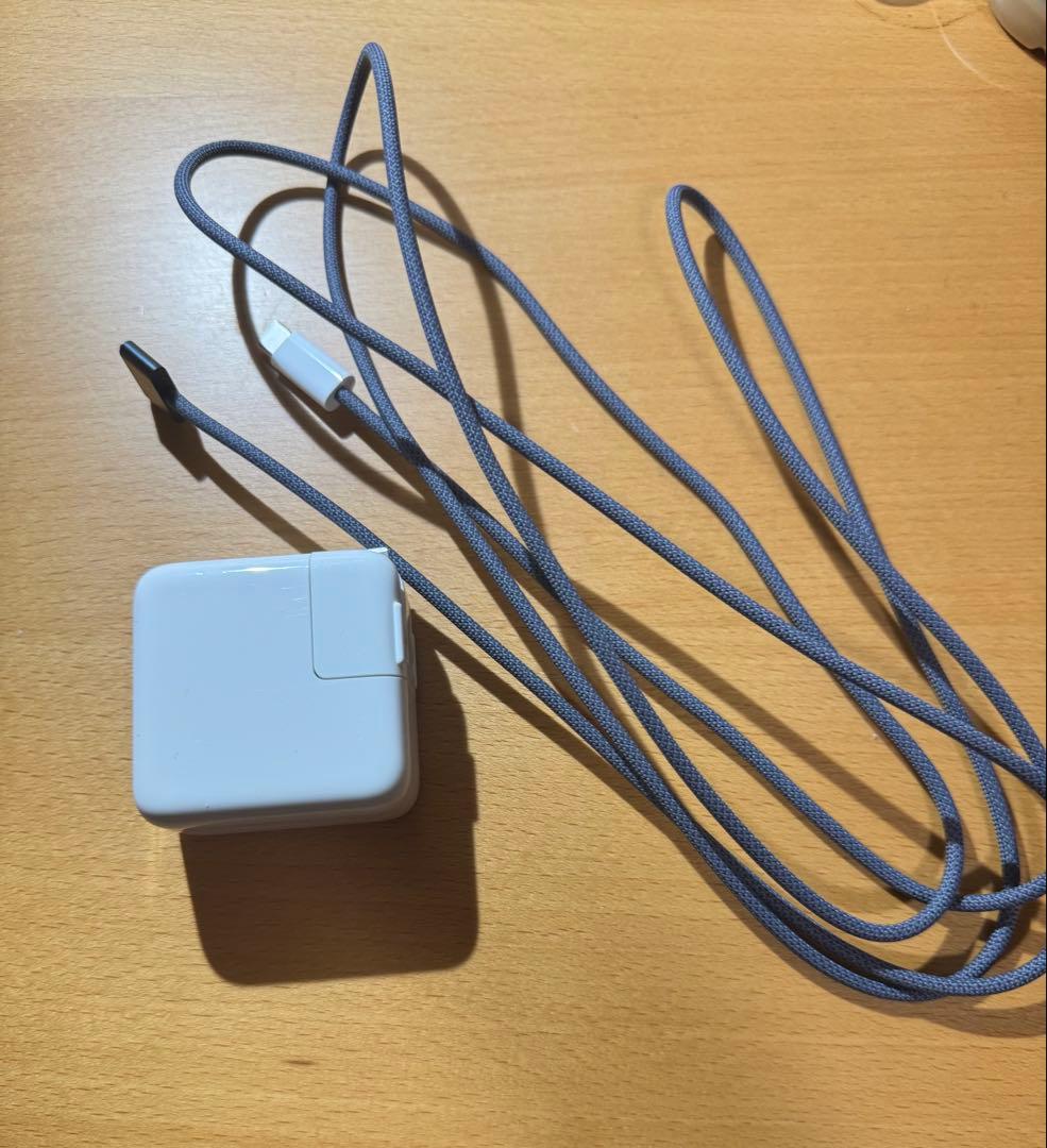 超美品　Apple MacBook Air M2 2022 8GB 256GB