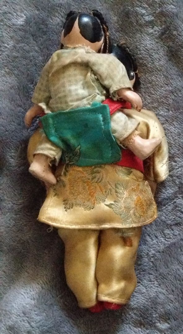 中国骨董　抱っこする姉妹のお人形　2点セット