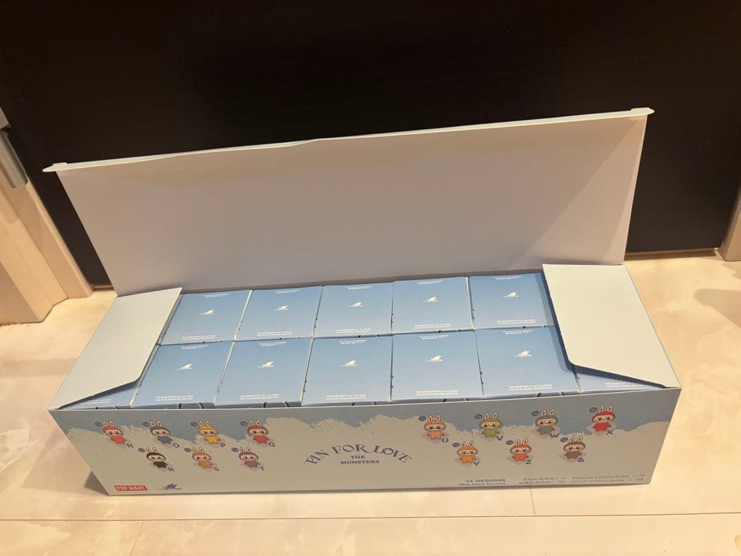 ラブブ　イニシャル　アルファベット　PIN FOR LOVE labubu