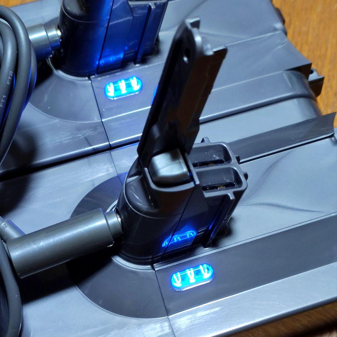 ダイソン V8 SV10 掃除機 分解清掃済み 動作品 純正バッテリー３つセット