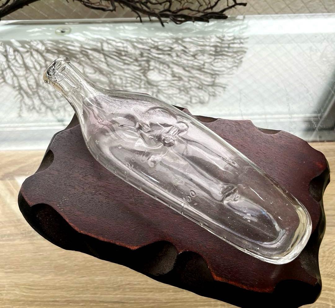 骨董　時代ガラス　希少　ウサギ哺乳瓶　ウサギ車エンボス　ウランガラス