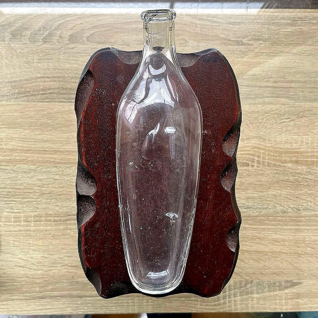 骨董　時代ガラス　希少　ウサギ哺乳瓶　ウサギ車エンボス　ウランガラス