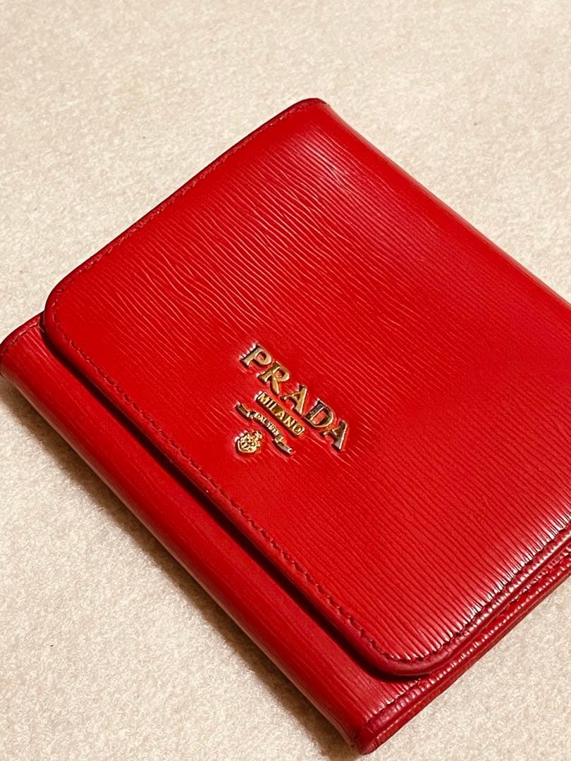 美品　PRADA エピレザー 三つ折り財布 レッド　プラダ