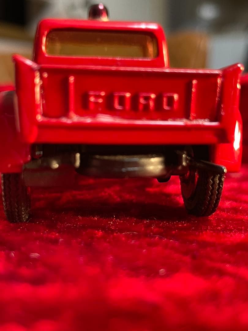 フォード 赤 ミニトラック 約10cm