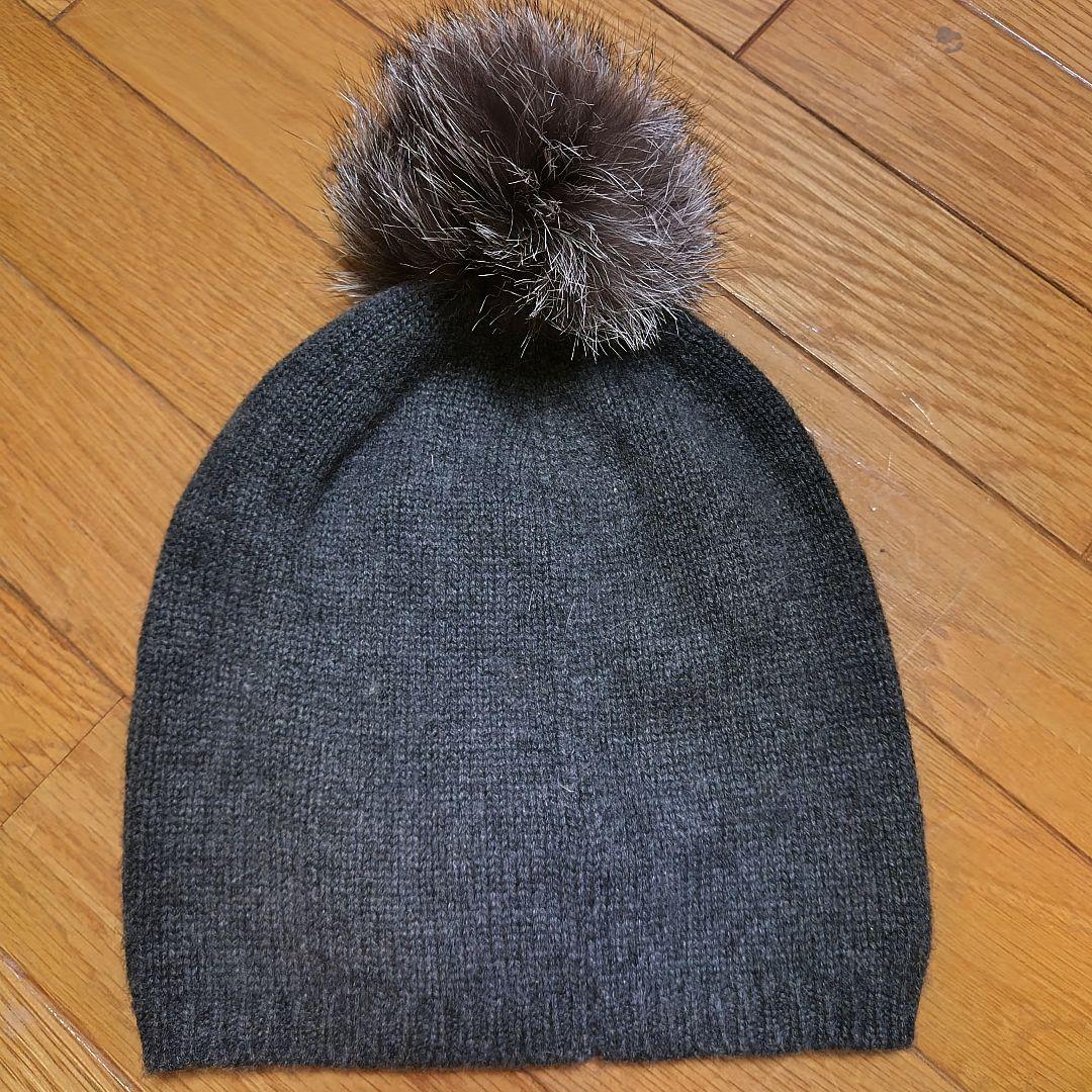 MaxMara グレー ポンポン付きニット帽