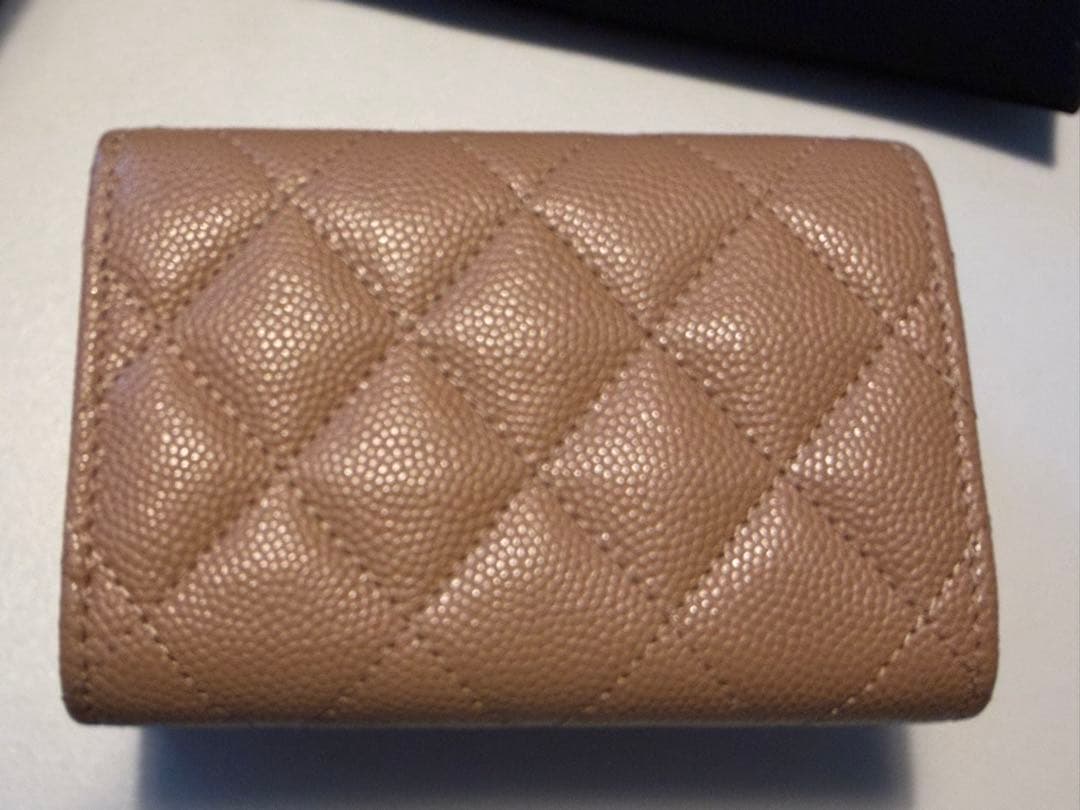 CHANEL ベージュ 三つ折り財布 キャビアスキン　キルティング