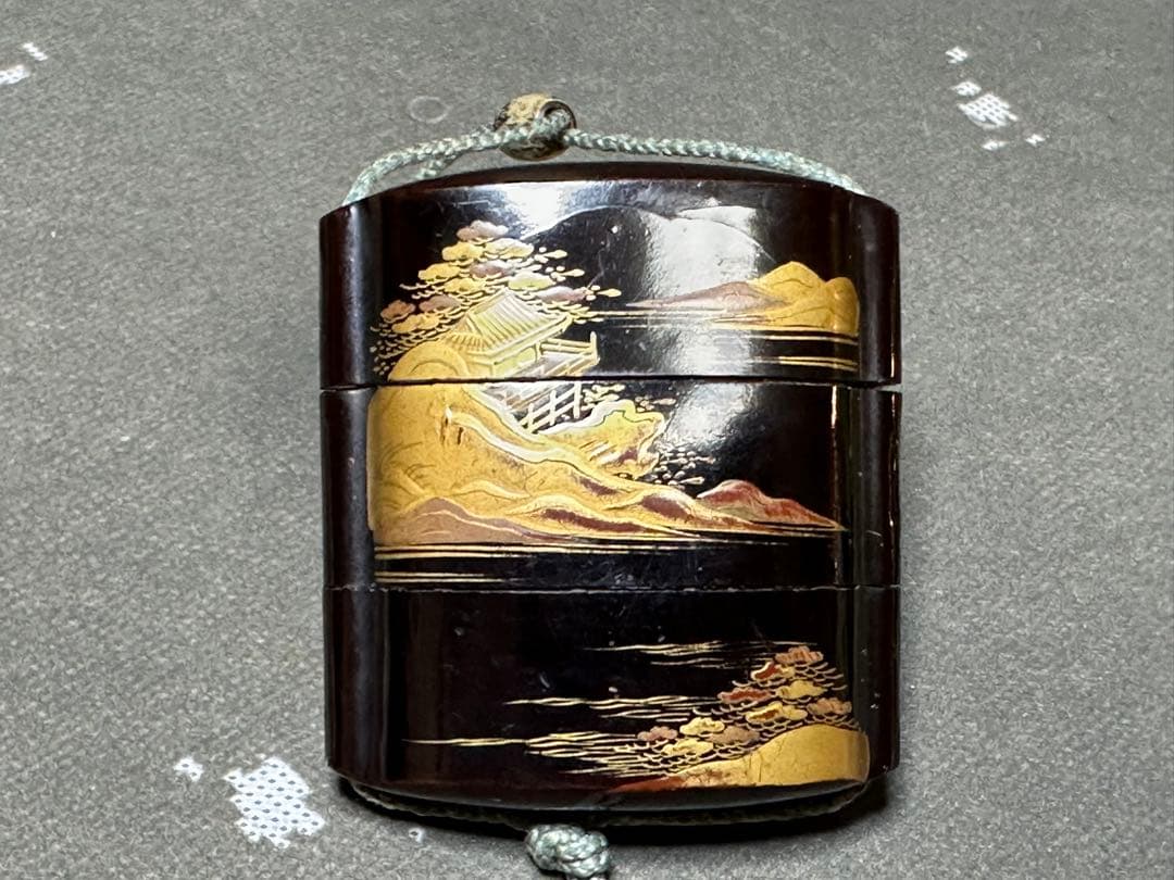 印籠　根付　漆塗　木彫り　置物　古美術品　細密細工　骨董　アンティーク彫刻工芸品