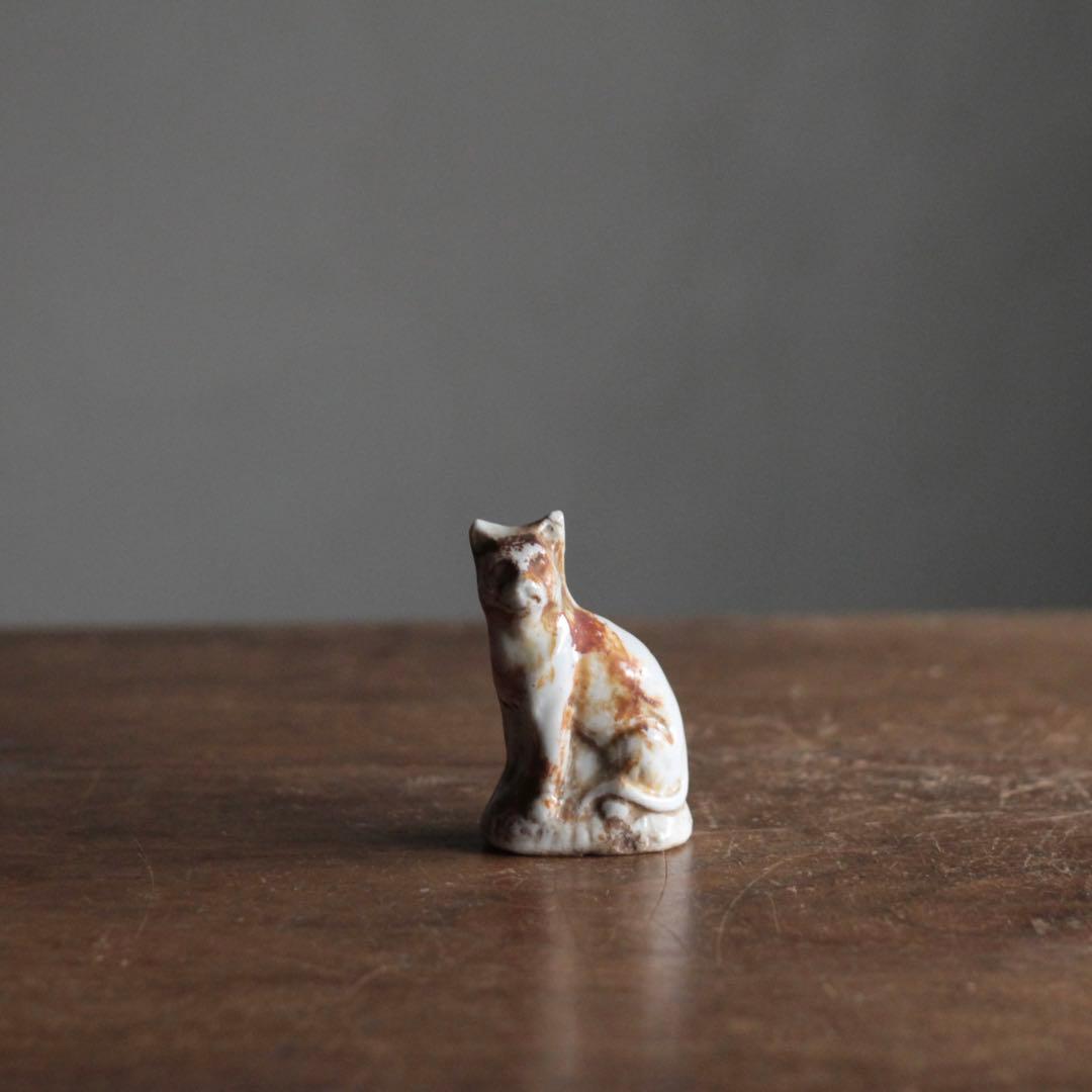 白磁 猫 明治 瀬戸輸出磁器 里帰り品 古道具 アンティーク オブジェ
