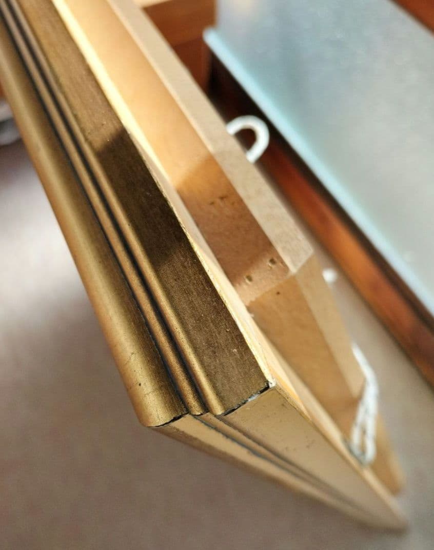 マットなゴールドの額縁　アンティーク雑貨