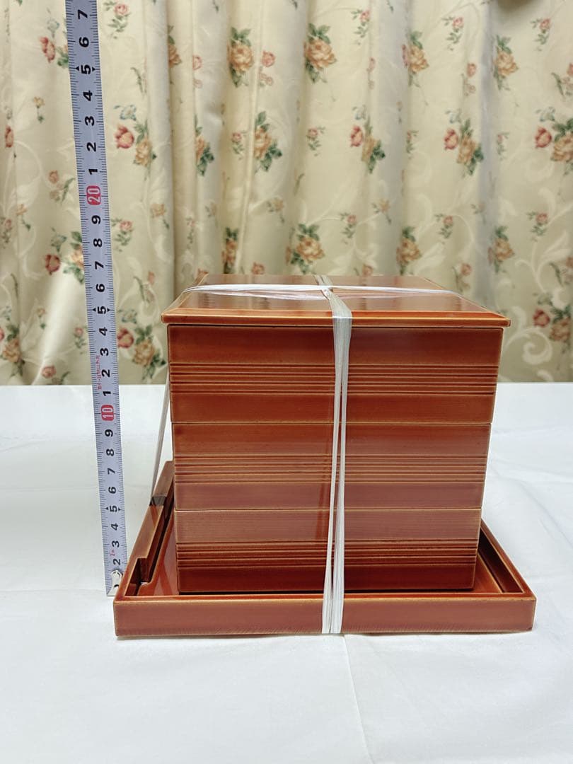 飛騨春慶塗　盆付き三段重1点・菓子盆1点　　合計2点セット