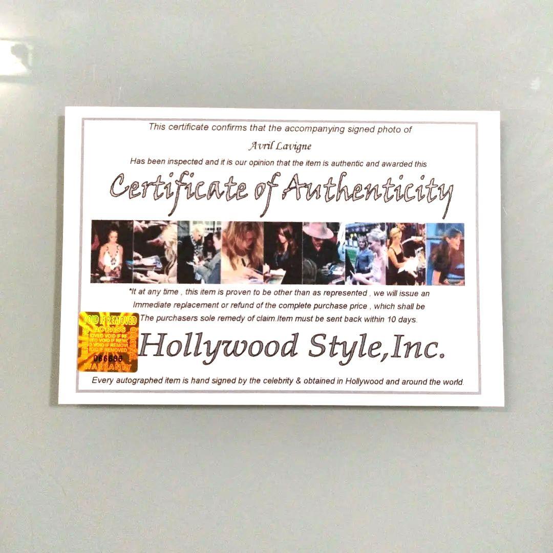 アヴリル・ラヴィーン直筆サイン入り2Lサイズ写真‥Avril Lavigne…