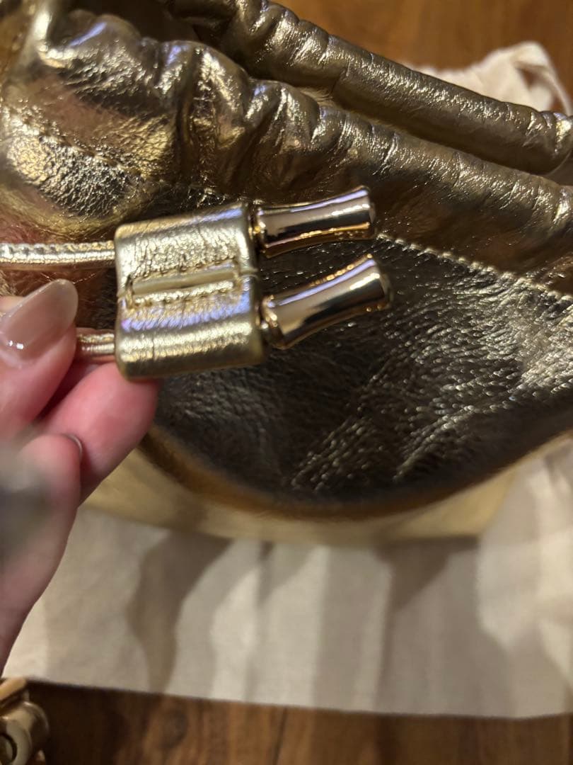 ジ*ー様 A.P.C. アーペーセー　NINONバッグ　メタリックゴールド