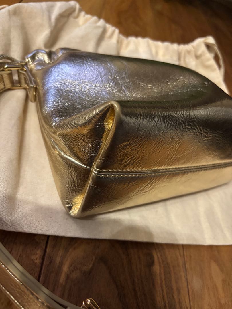 ジ*ー様 A.P.C. アーペーセー　NINONバッグ　メタリックゴールド