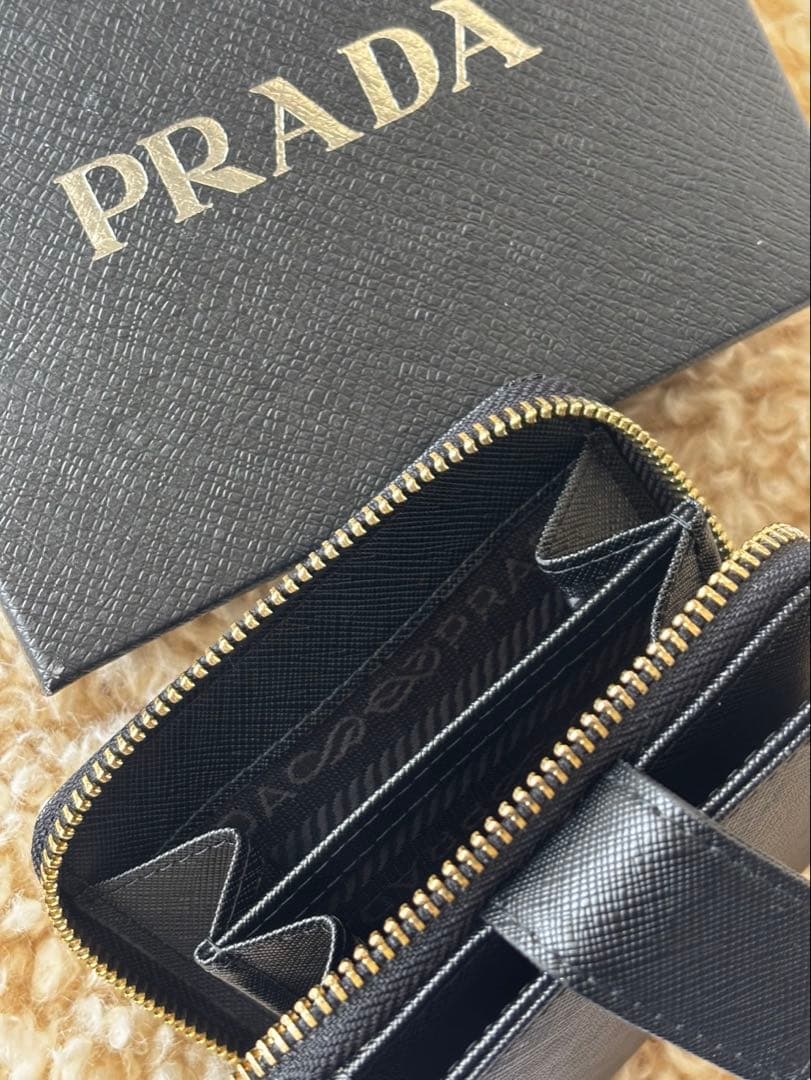 PRADA サフィアーノレザー 二つ折り財布 黒