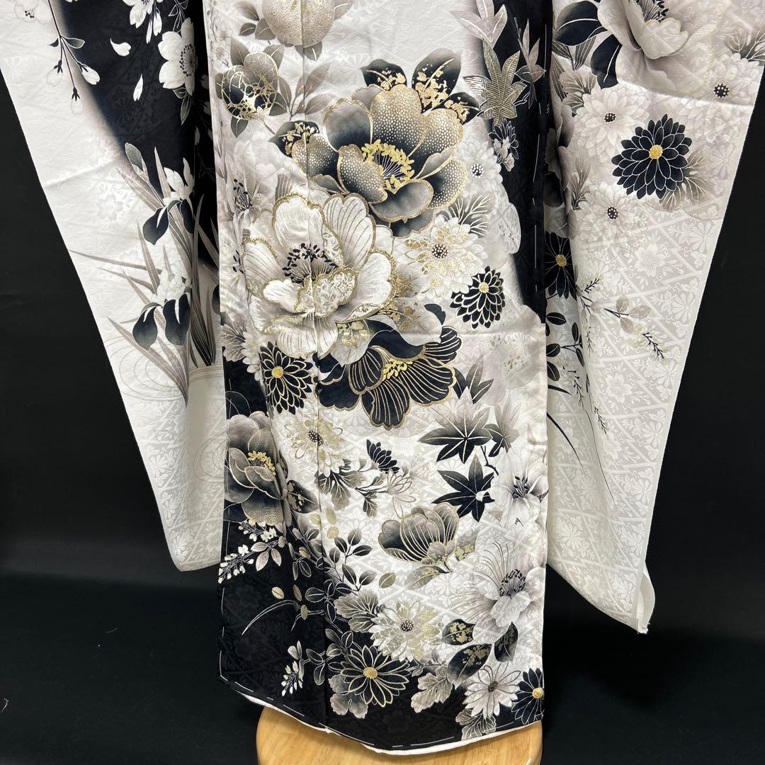 白地に黒　シックな椿や小花の振袖フルセット