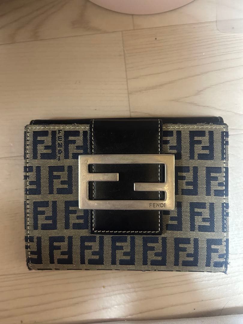 R*様 FENDI 二つ折り財布 FFロゴ