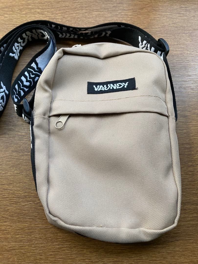 vaundy ショルダーバッグ　サコッシュ