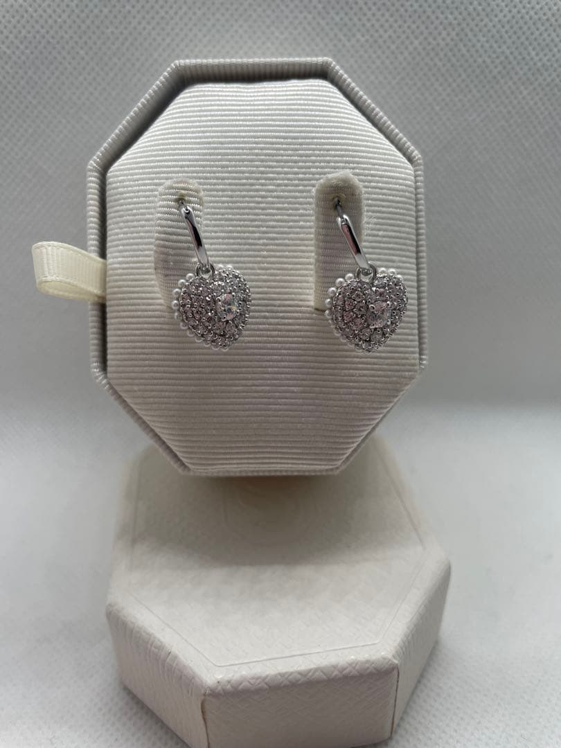 現行品　Idyllia 美品　スワロフスキー　ハート　ピアス