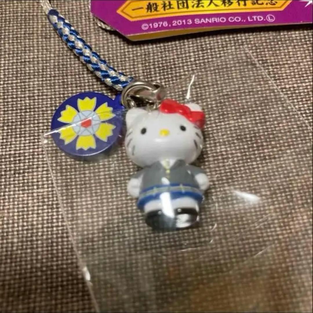 都立三田高の制服を着たHello Kitty 制服ストラップ 2013年製