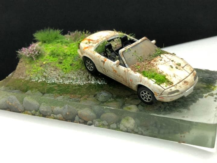 湖畔のスクラップ車　レジンジオラマ