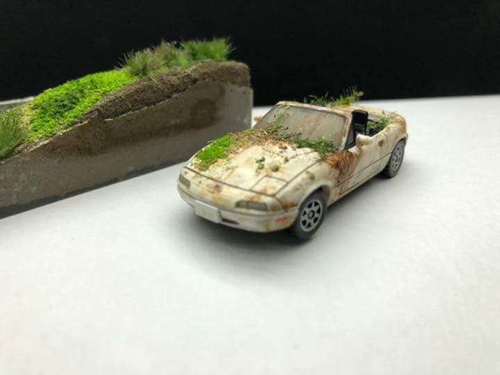 湖畔のスクラップ車　レジンジオラマ