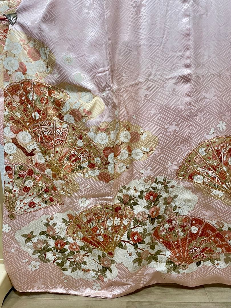 C 美品 吉澤友禅 扇に花々 金駒刺繍 金彩 淡い薄ピンク 正絹 袷 振袖 着物