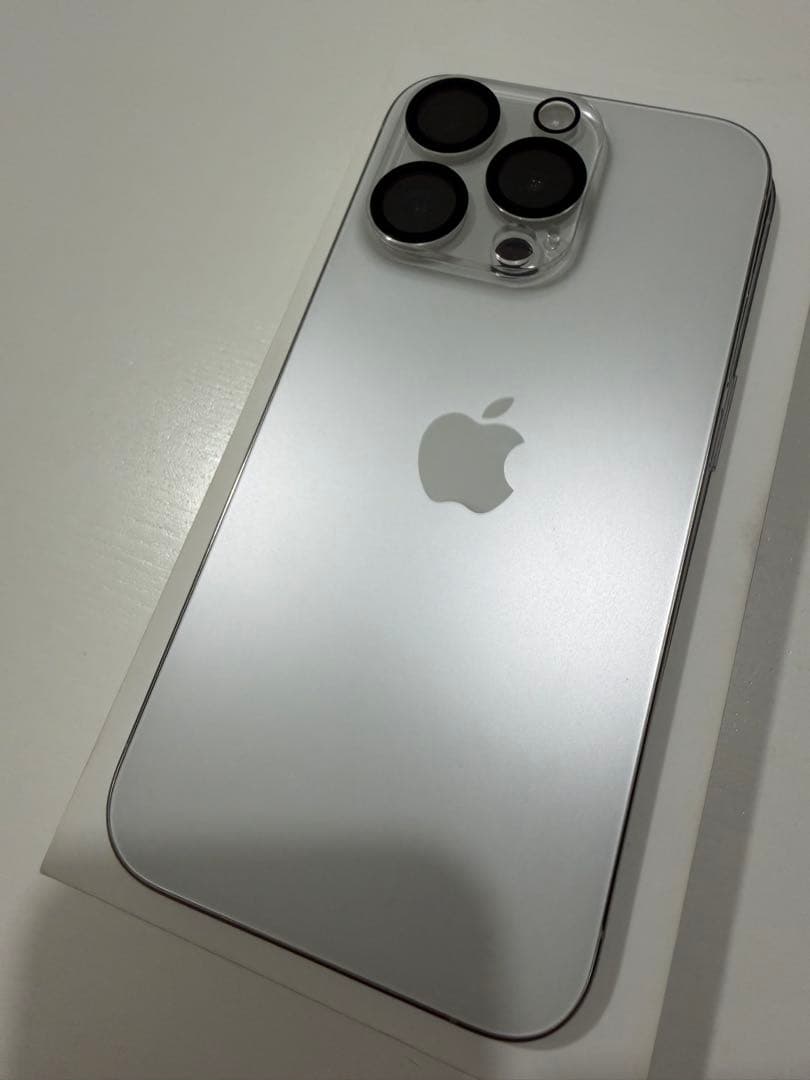 iPhone 15 Pro 256GB ホワイトチタニウム（SIMフリー）