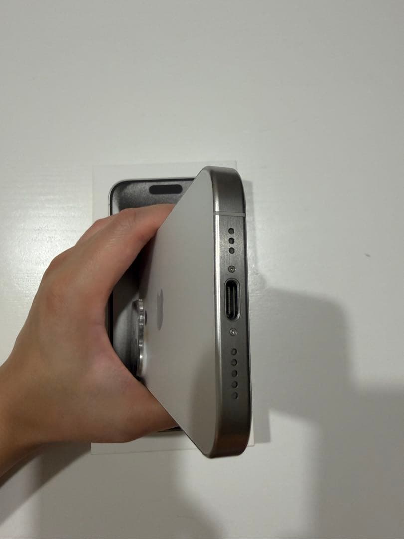 iPhone 15 Pro 256GB ホワイトチタニウム（SIMフリー）