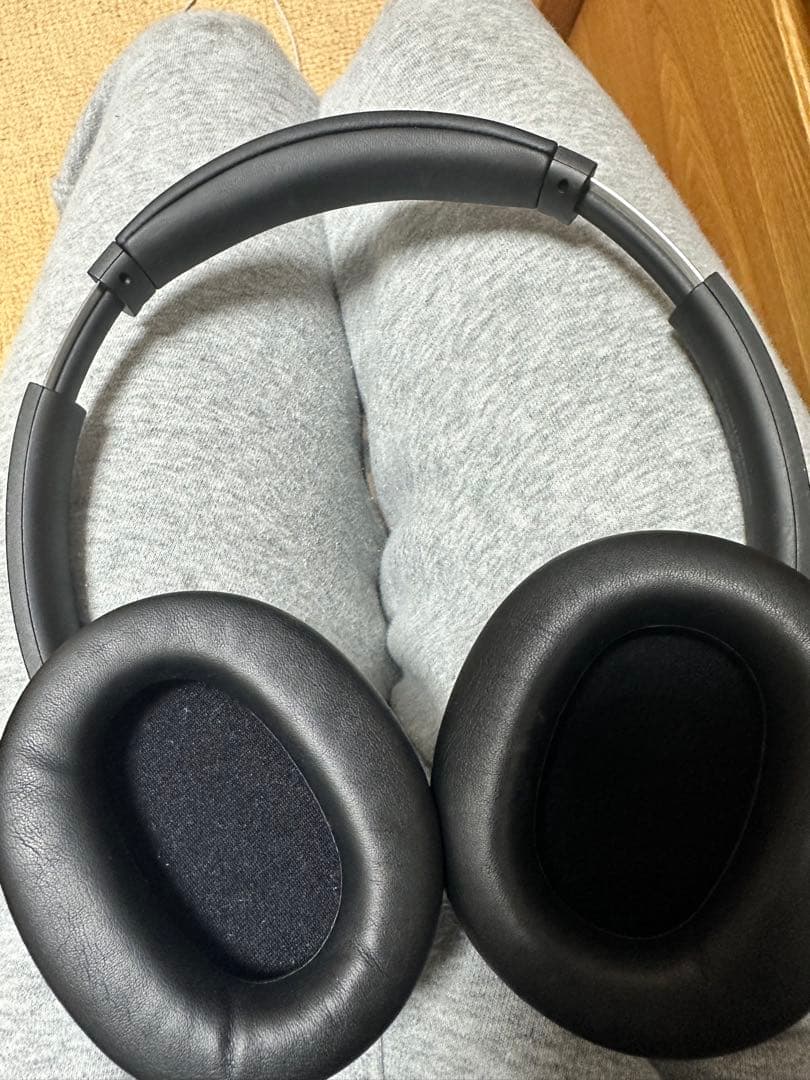 ブラック ワイヤレスヘッドホン オーバーイヤー型