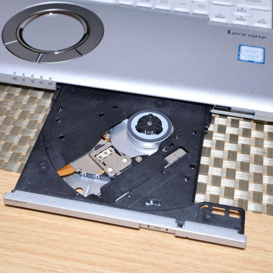 小型軽量！Win11公式対応8世代i7/メ8G/新品SSD/DVD/無線/カメラ