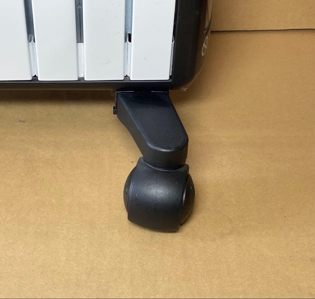 DeLonghi デロンギ オイルヒーター 8-10畳用MDHU12-BK