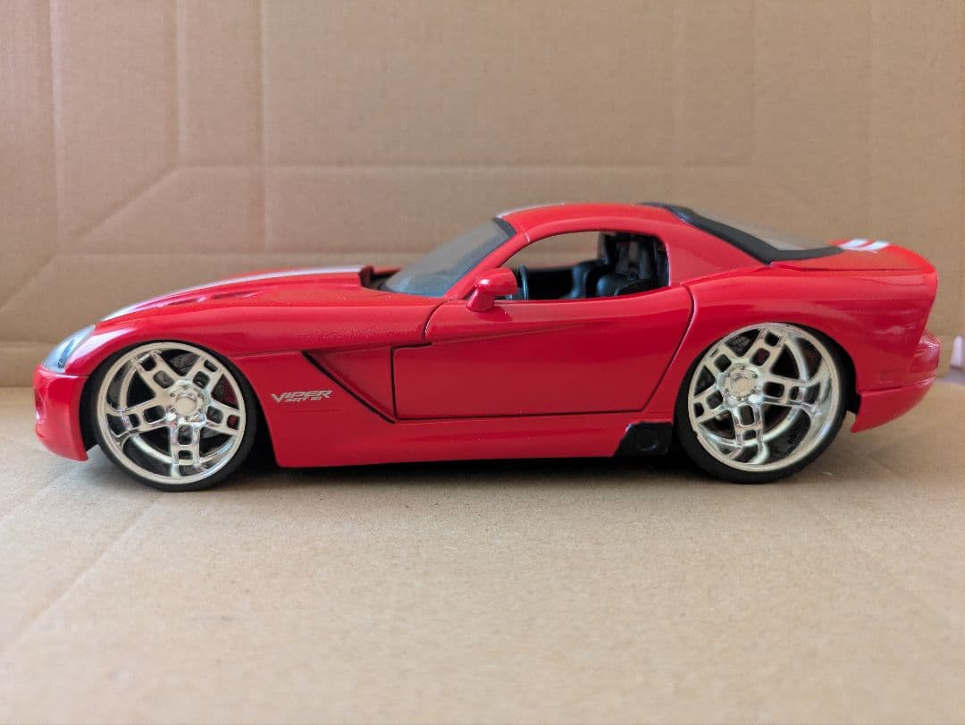 ジャダトイズ　ダッジ・バイパーSRT10　ダイキャストモデルカー　1/24