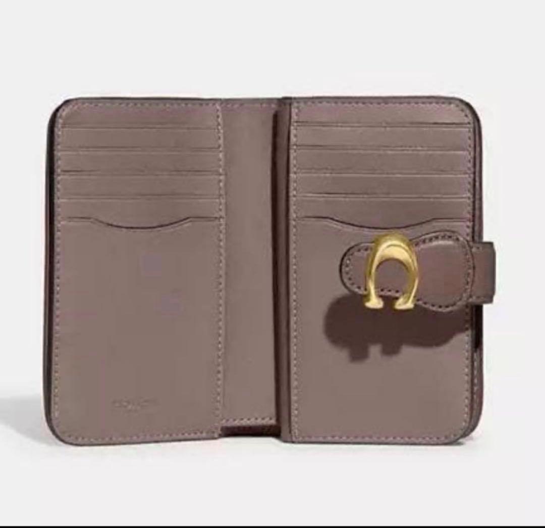 初売り　コーチCOACHタビー高級スムースレザー二つ折り財布　グレージュ