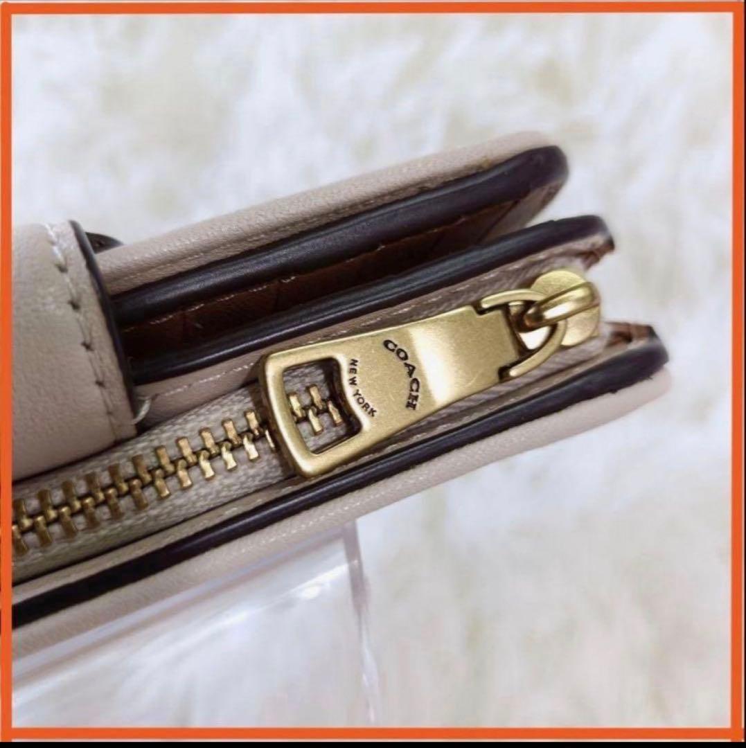 初売り　コーチCOACHタビー高級スムースレザー二つ折り財布　グレージュ