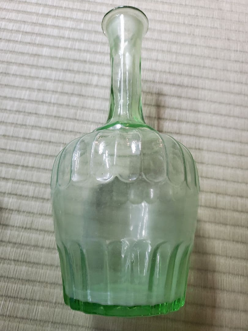 ウランガラス　デキャンタ　B