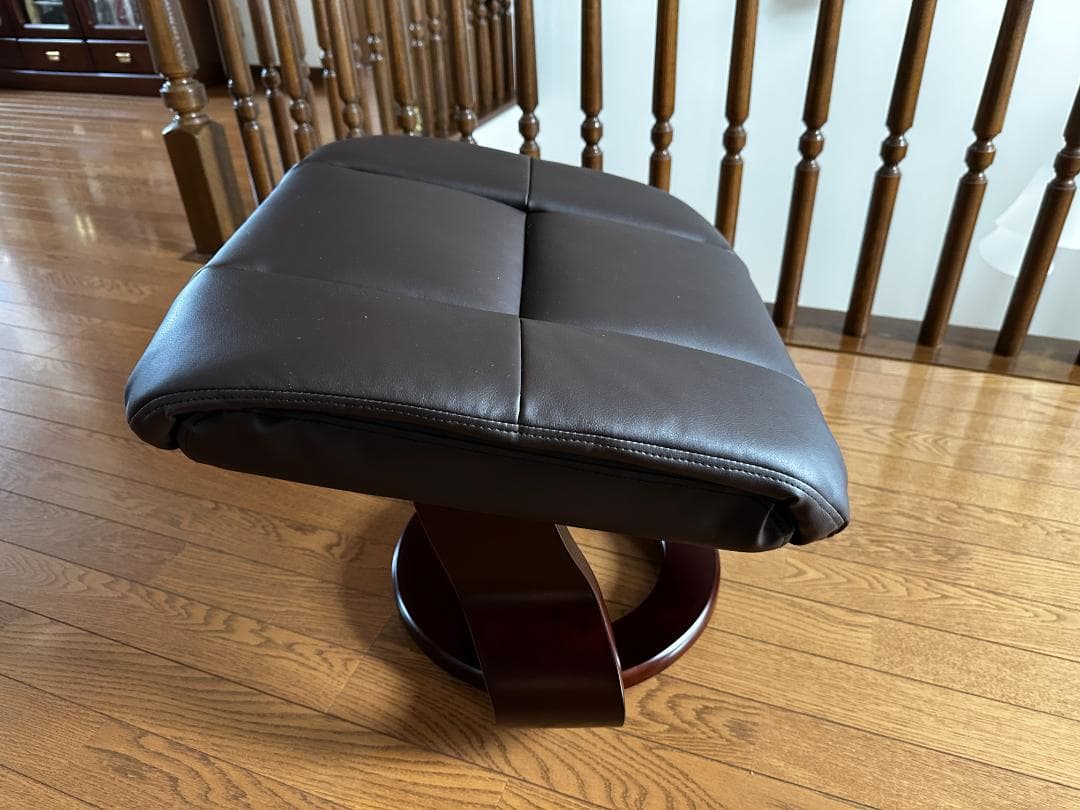 Roberto　(ロベルト） ブラウン クッション付きオットマン