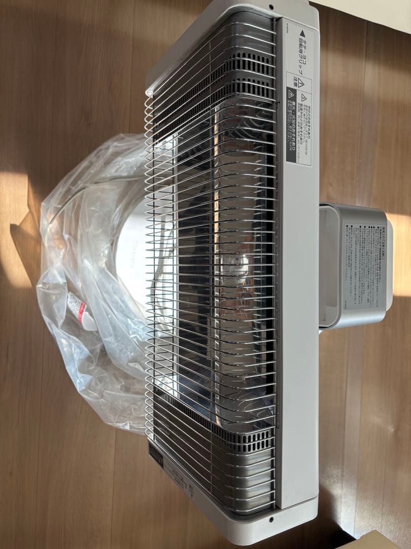 ダイキン　遠赤外線暖房機 セラムヒート　ERFT11XS-Ｗ　2021年モデル